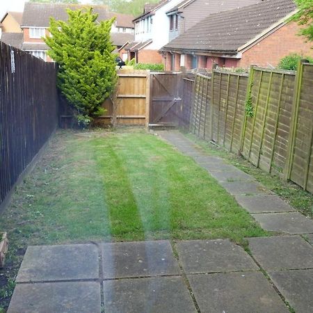 Milton Keynes Luxury Short Stay House With Wifi And Free Parking Wolverton  Εξωτερικό φωτογραφία