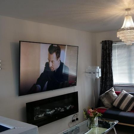 Milton Keynes Luxury Short Stay House With Wifi And Free Parking Wolverton  Εξωτερικό φωτογραφία