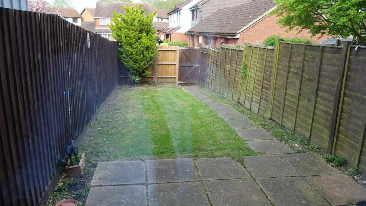 Milton Keynes Luxury Short Stay House With Wifi And Free Parking Wolverton  Εξωτερικό φωτογραφία