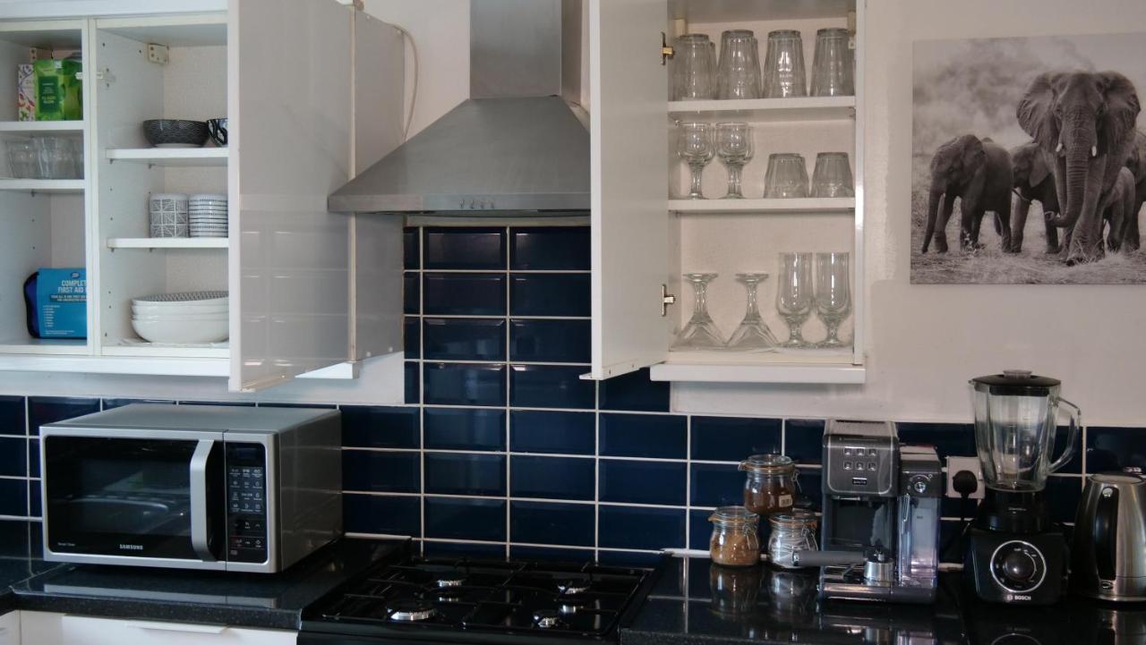 Milton Keynes Luxury Short Stay House With Wifi And Free Parking Wolverton  Εξωτερικό φωτογραφία