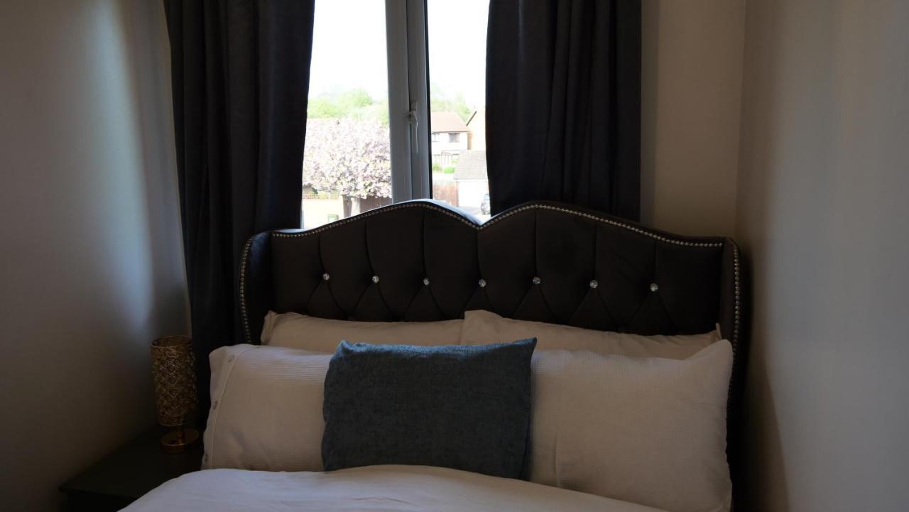 Milton Keynes Luxury Short Stay House With Wifi And Free Parking Wolverton  Εξωτερικό φωτογραφία