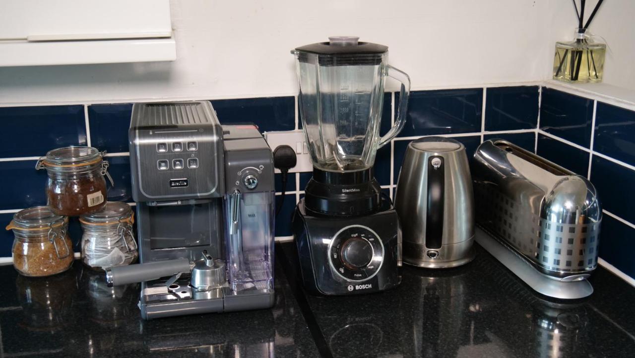 Milton Keynes Luxury Short Stay House With Wifi And Free Parking Wolverton  Εξωτερικό φωτογραφία