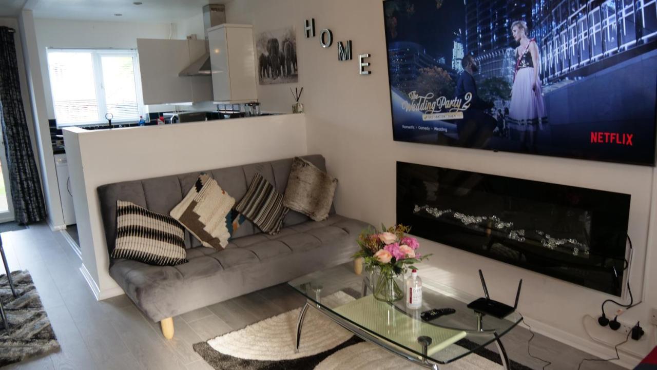 Milton Keynes Luxury Short Stay House With Wifi And Free Parking Wolverton  Εξωτερικό φωτογραφία
