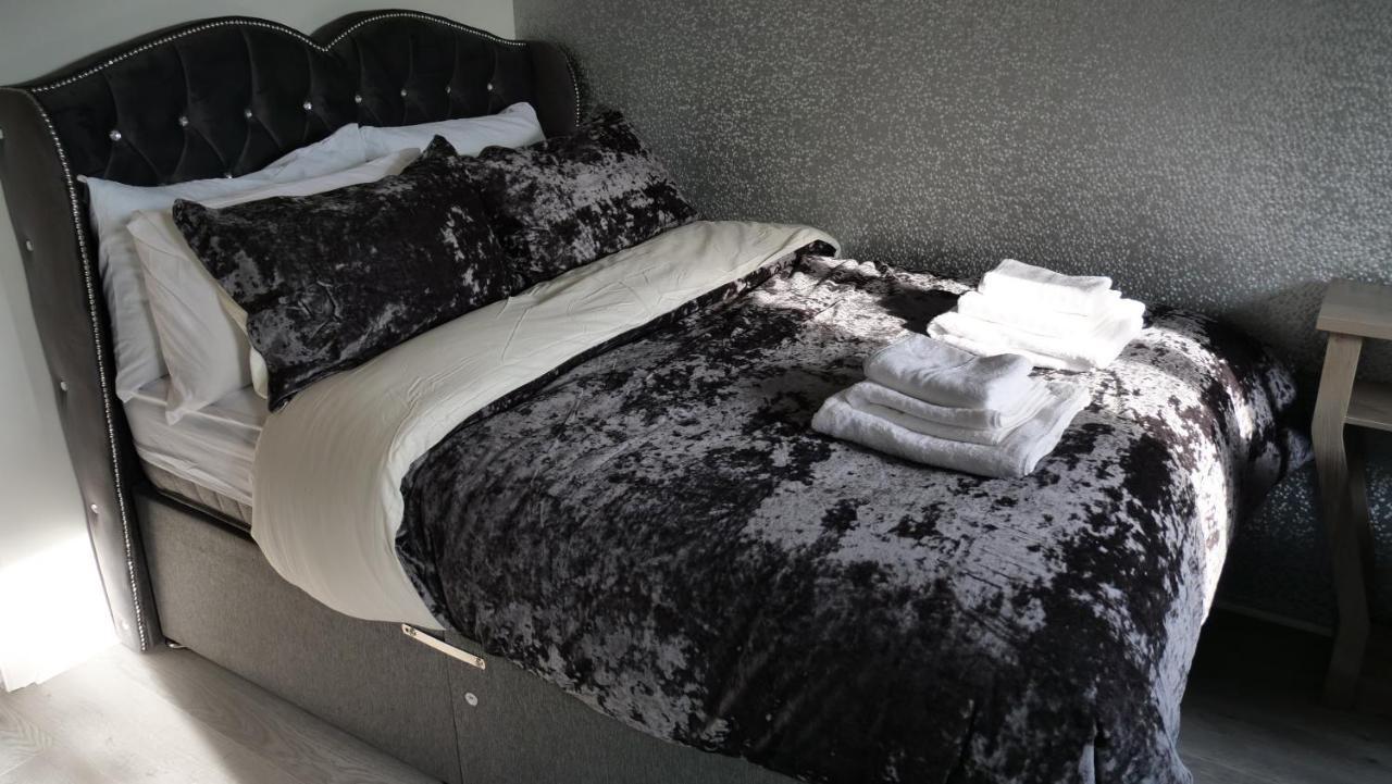 Milton Keynes Luxury Short Stay House With Wifi And Free Parking Wolverton  Εξωτερικό φωτογραφία