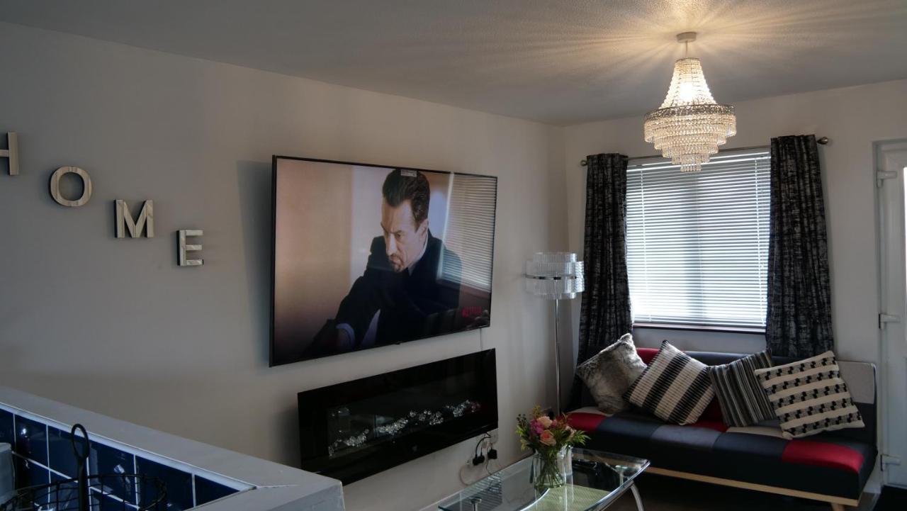 Milton Keynes Luxury Short Stay House With Wifi And Free Parking Wolverton  Εξωτερικό φωτογραφία