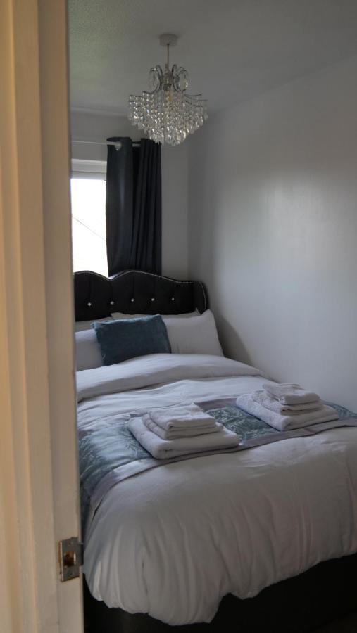 Milton Keynes Luxury Short Stay House With Wifi And Free Parking Wolverton  Εξωτερικό φωτογραφία