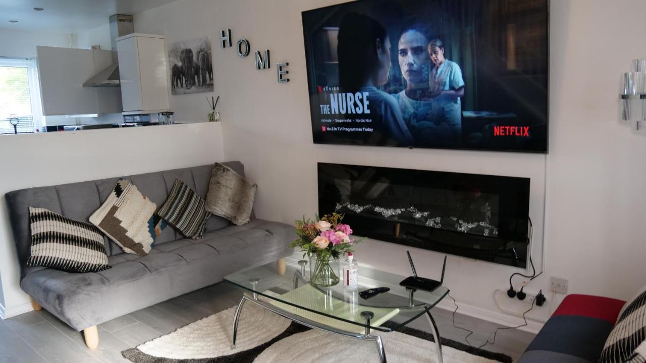 Milton Keynes Luxury Short Stay House With Wifi And Free Parking Wolverton  Εξωτερικό φωτογραφία