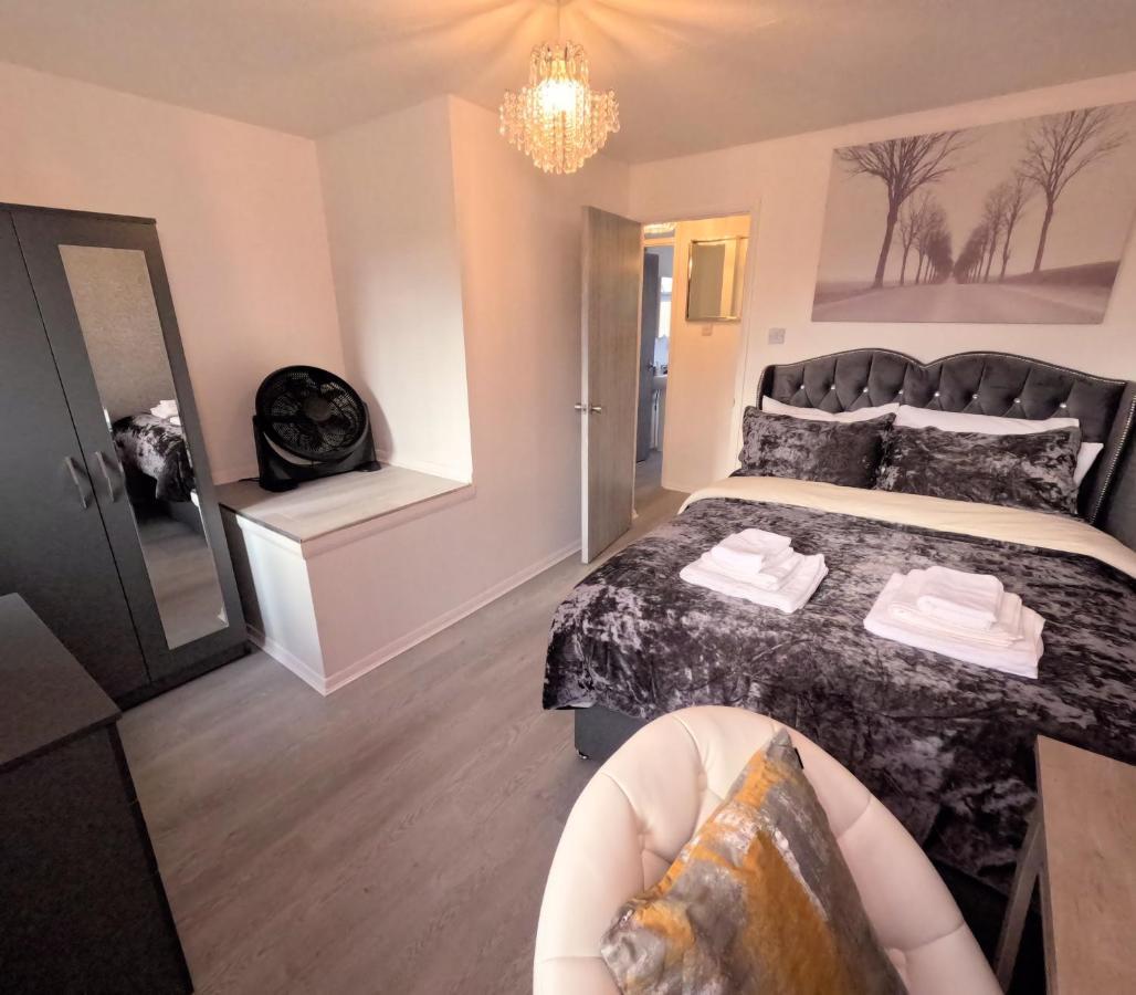Milton Keynes Luxury Short Stay House With Wifi And Free Parking Wolverton  Εξωτερικό φωτογραφία
