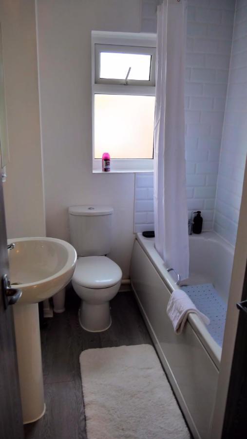 Milton Keynes Luxury Short Stay House With Wifi And Free Parking Wolverton  Εξωτερικό φωτογραφία