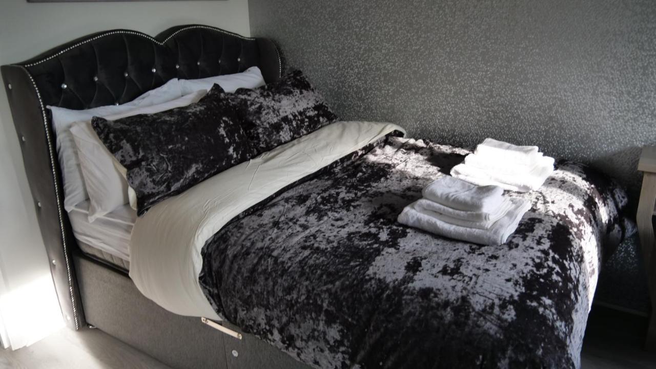 Milton Keynes Luxury Short Stay House With Wifi And Free Parking Wolverton  Εξωτερικό φωτογραφία