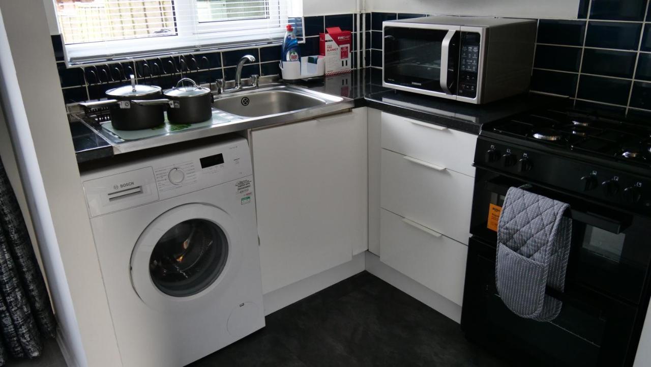 Milton Keynes Luxury Short Stay House With Wifi And Free Parking Wolverton  Εξωτερικό φωτογραφία