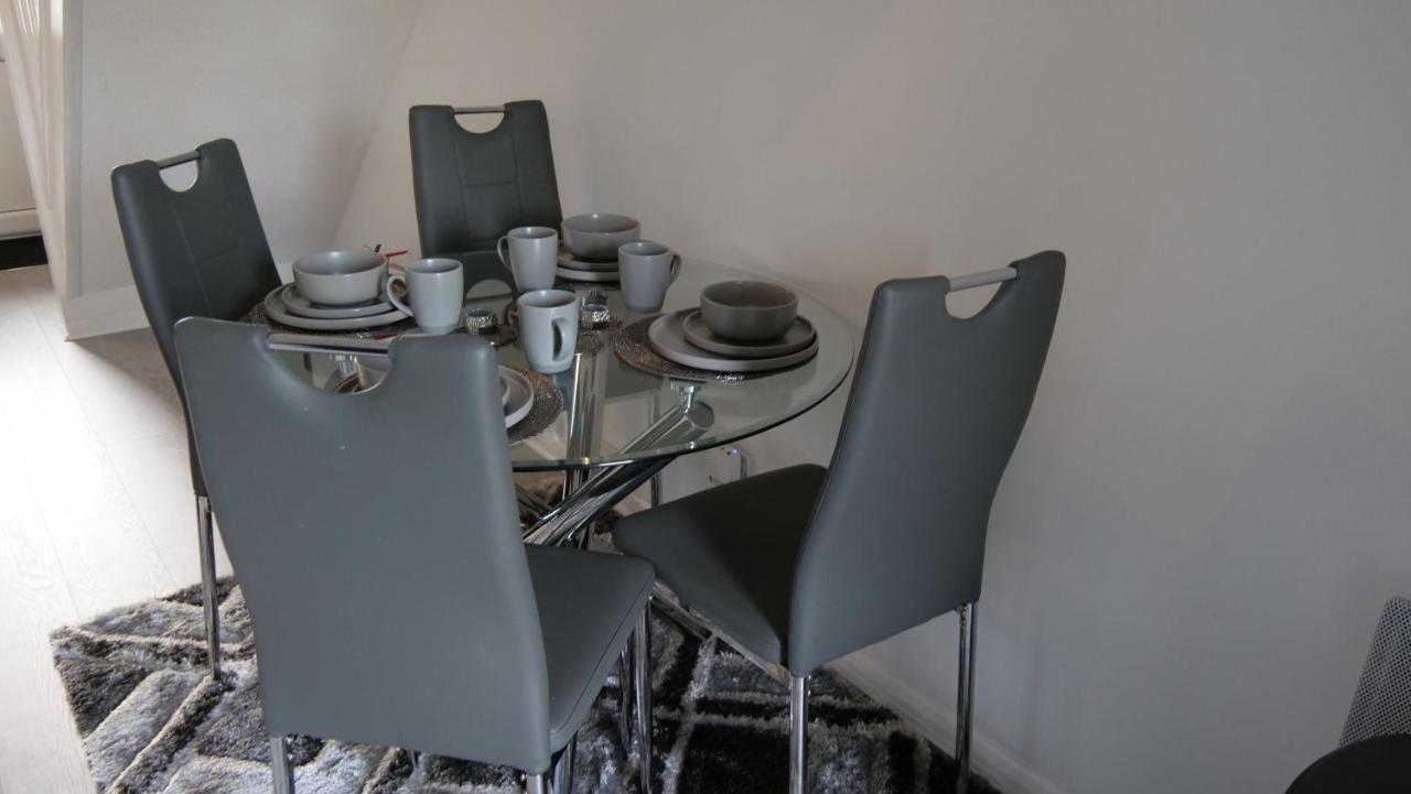 Milton Keynes Luxury Short Stay House With Wifi And Free Parking Wolverton  Εξωτερικό φωτογραφία