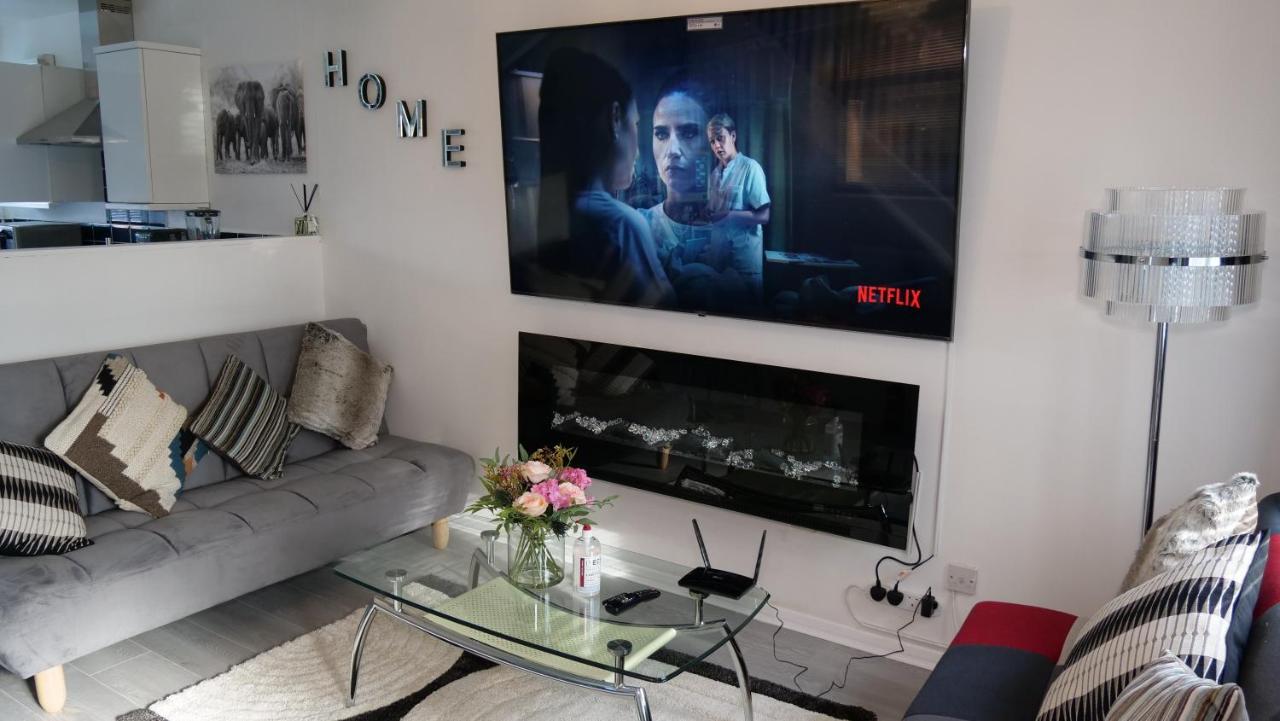 Milton Keynes Luxury Short Stay House With Wifi And Free Parking Wolverton  Εξωτερικό φωτογραφία