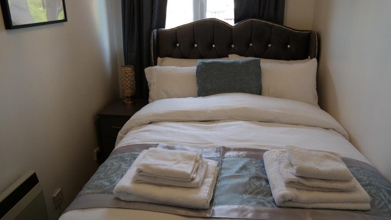 Milton Keynes Luxury Short Stay House With Wifi And Free Parking Wolverton  Εξωτερικό φωτογραφία