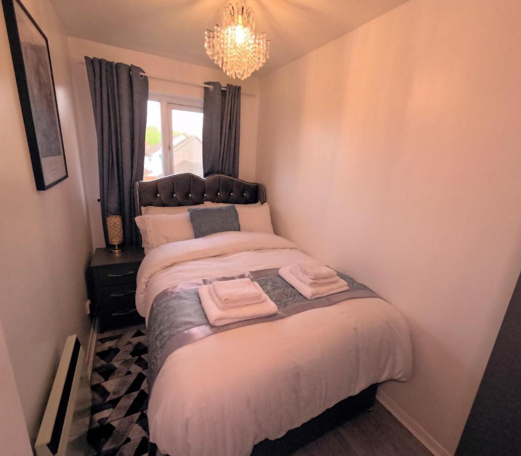 Milton Keynes Luxury Short Stay House With Wifi And Free Parking Wolverton  Εξωτερικό φωτογραφία