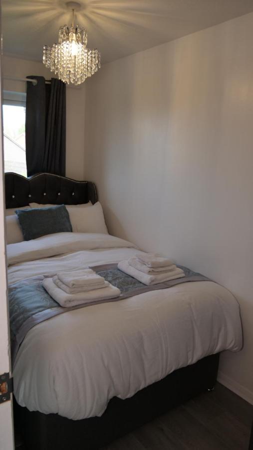 Milton Keynes Luxury Short Stay House With Wifi And Free Parking Wolverton  Εξωτερικό φωτογραφία